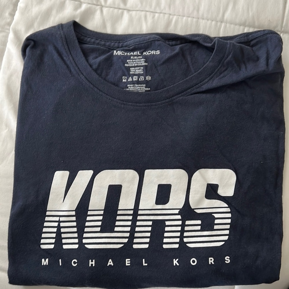 MK y shirt color blue
